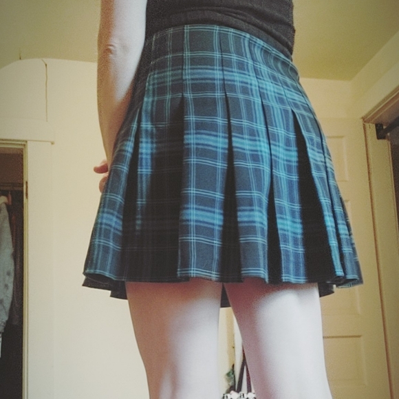 Green Plaid Skirt - Picture 8 of 10